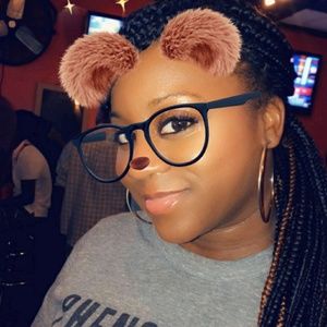 Meet your Posher, April